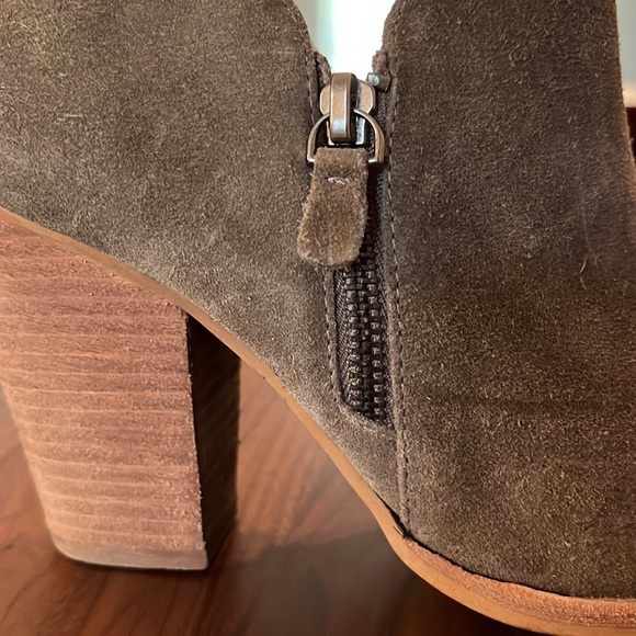 MIA Neutral Taupe Suede Booties, 8.5M - Picture 3 of 9